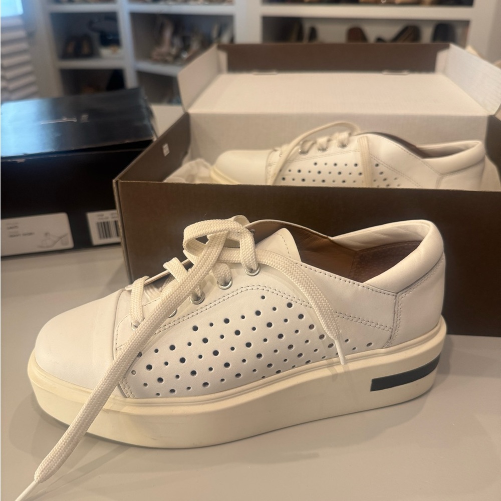 Nordstrom Paolo like new  white sneaker size  7